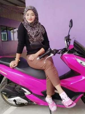 Sepeda Motor Neon Pink