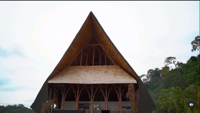 Dominasi Kayu dan Bambu Dominasi Kayu dan Bambu