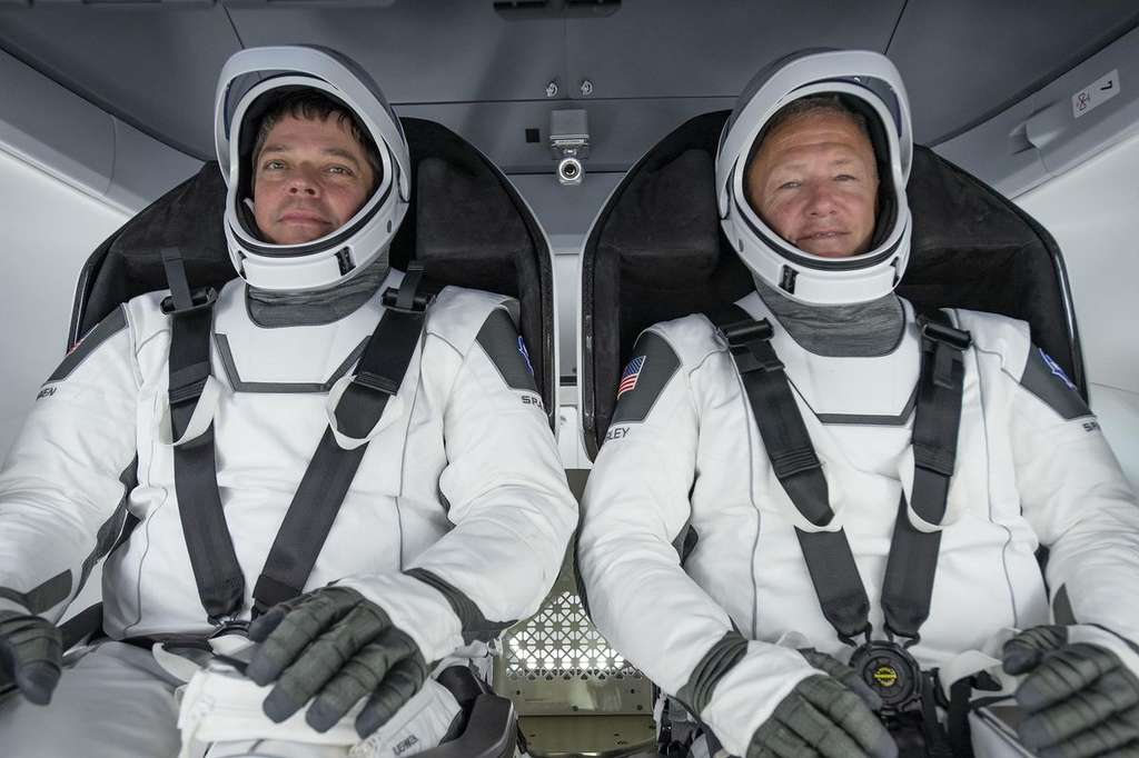 Atsronot yang dikirim SpaceX Atsronot yang dikirim SpaceX
