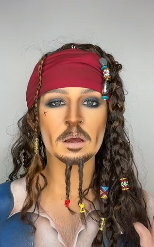 TikTokers Tampil Mirip Jack Sparrow