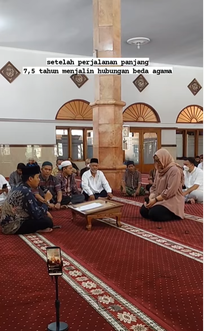 7,5 tahun jalin hubungan beda agama, wanita ini pilih masuk Islam