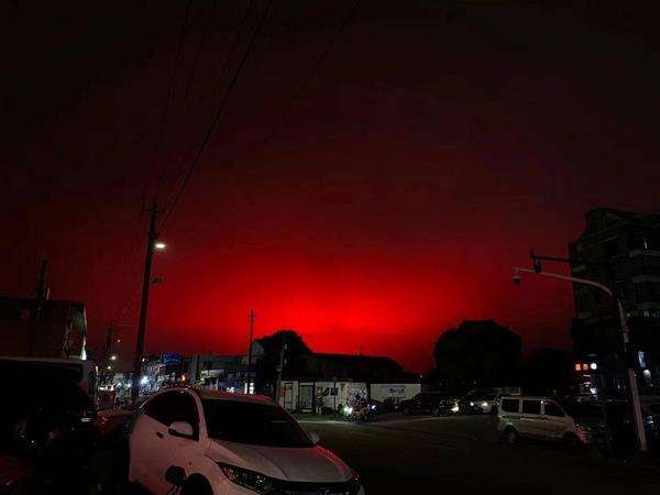 Heboh fenomena langit yang aneh di China.