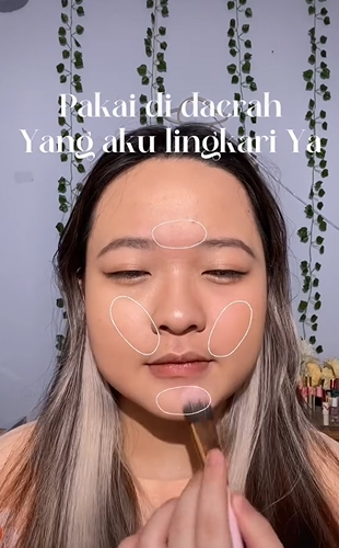 Memakai Highlight Blush