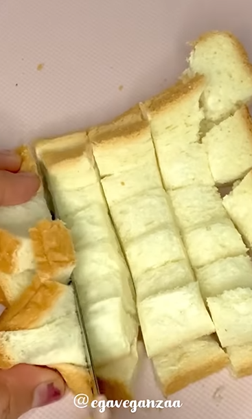 Membuat Pizza Roti Tawar