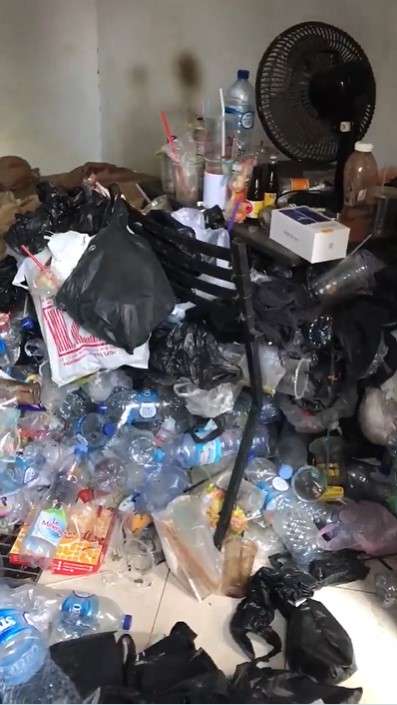 Kamar kos-kosan ditinggal penghuninya