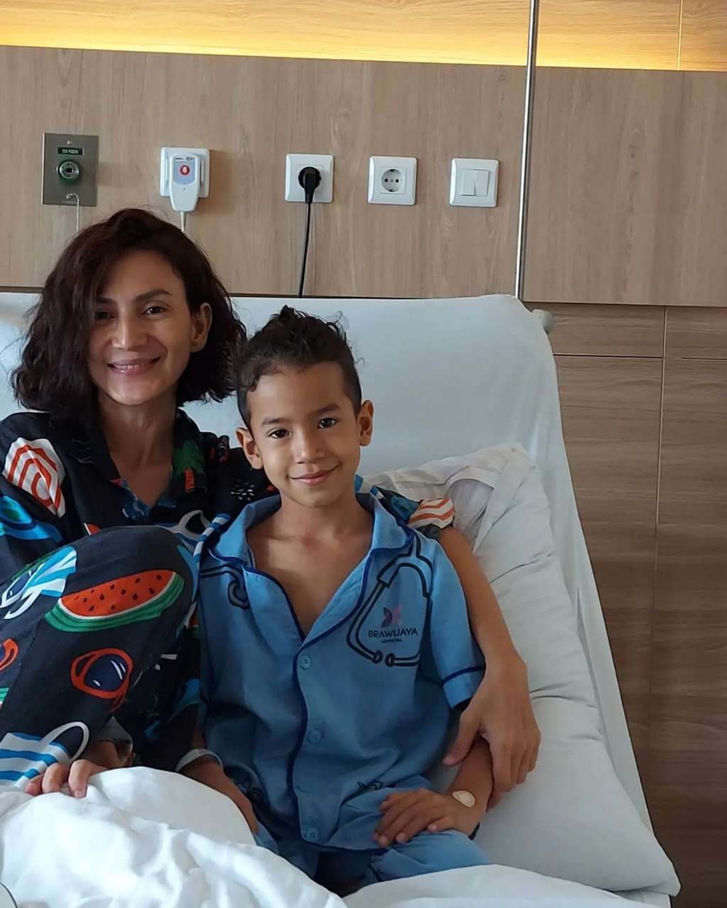 Wandah Hamidah dan putranya