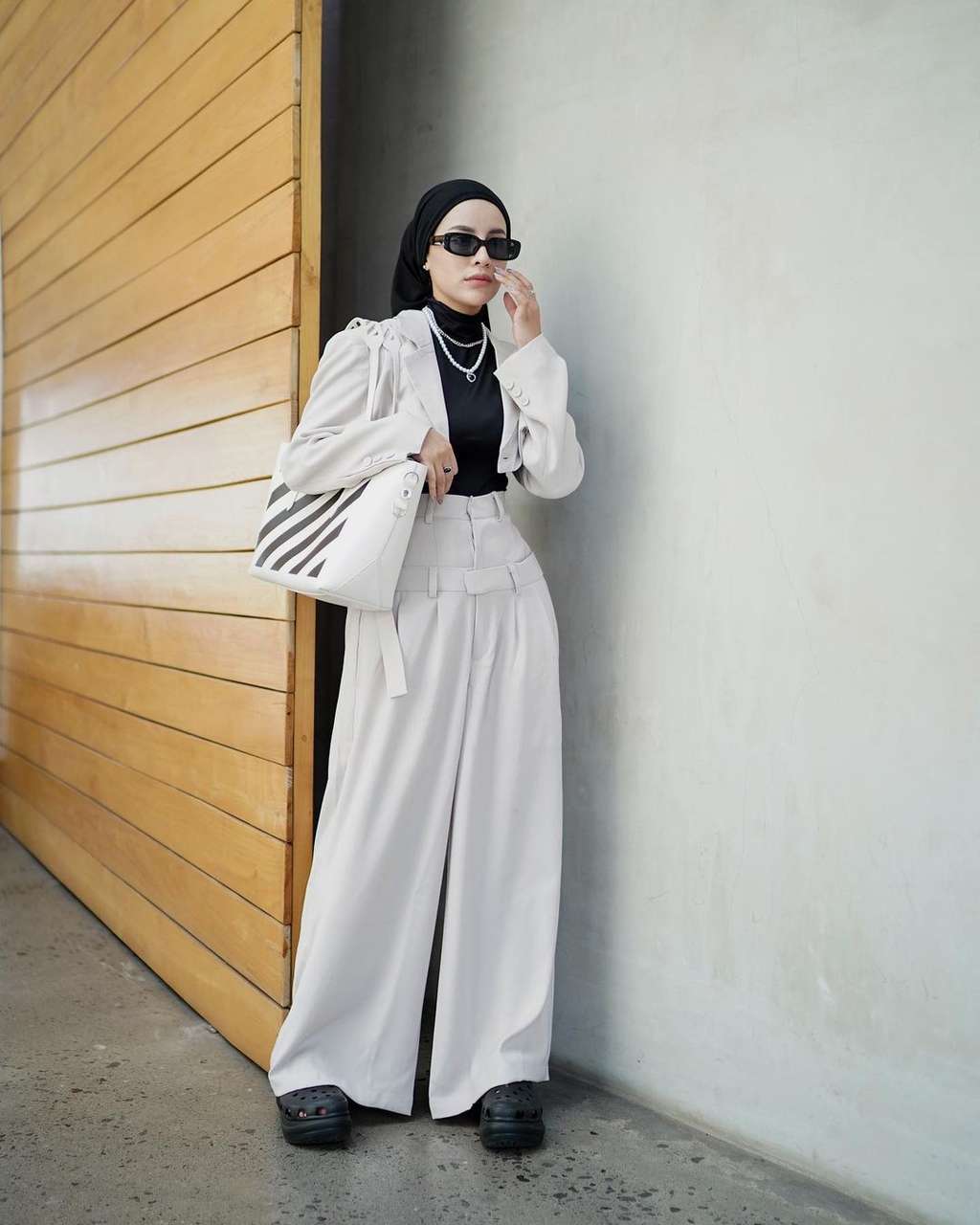 Instagram @emyaghnia