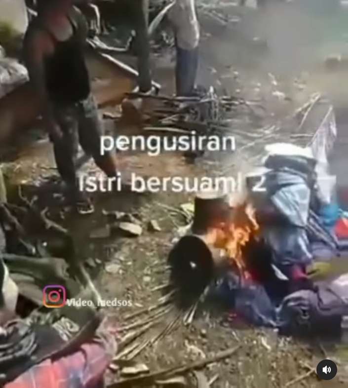 pembakaran baju milik NN