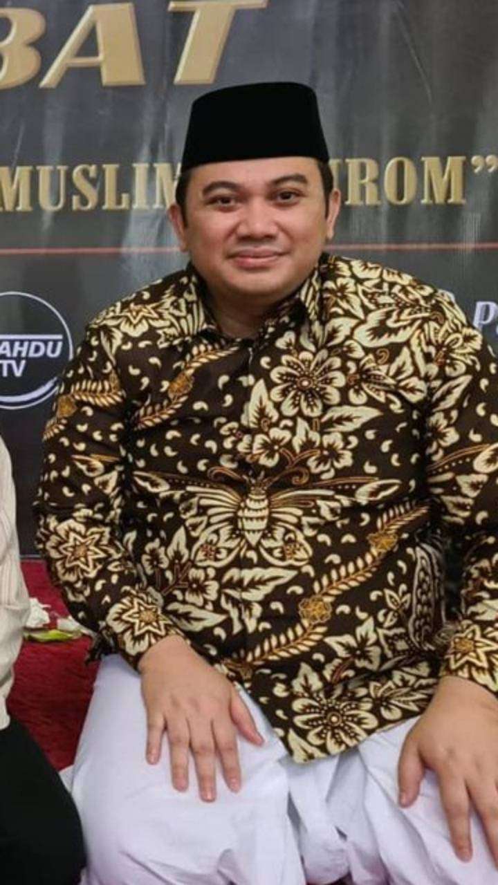 profesor Bambang Saputra