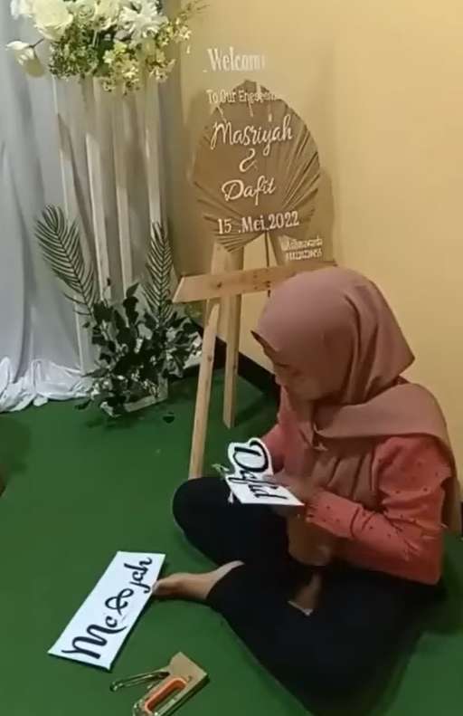 wanita usaha dekor lamaran