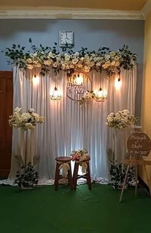 wanita usaha dekor lamaran