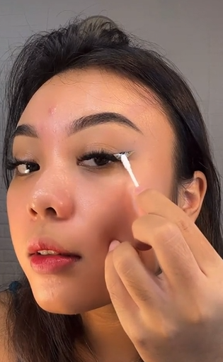 Trik Membuat Eyeliner