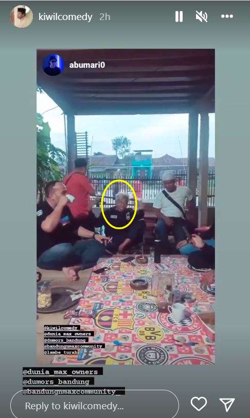Kiwil saat berbincang dengan teman-temannya (Foto: Instagram @kiwilcomedy)