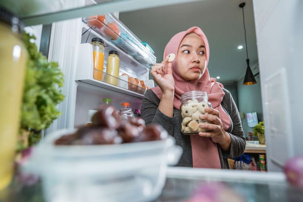 Mengonsumsi Makanan Manis