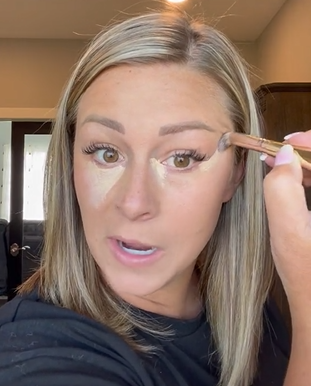 Memakai Concealer
