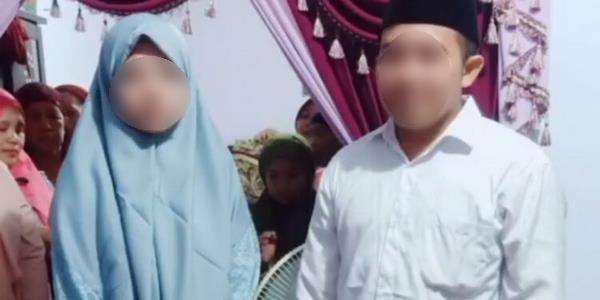 Ekspresi calon pengantin wanita jadi sorotan.
