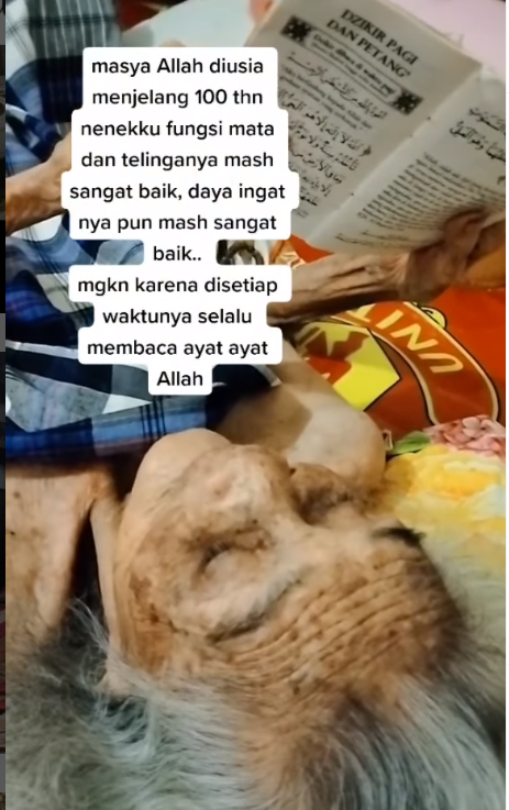 Nenek berusia hampir 1 abad masih lancar baca Alquran