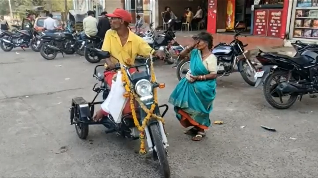 santosh dan istrinya