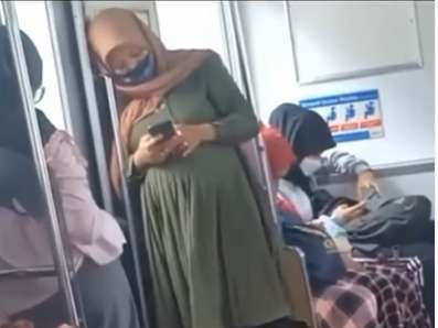 Ibu hamil di KRL