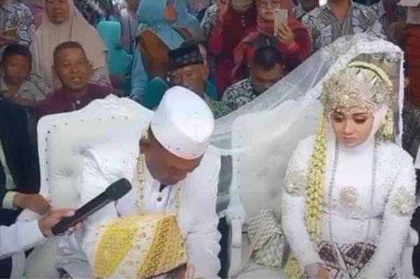 Kakek nikahi gadis belia di Subang.