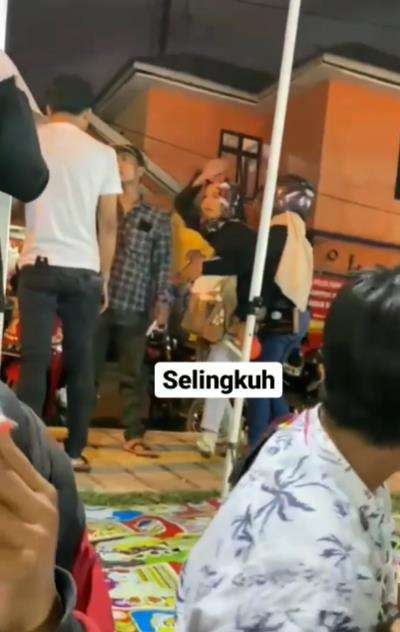 Istri sah hajar suami kepergok selingkuh di tempat umum