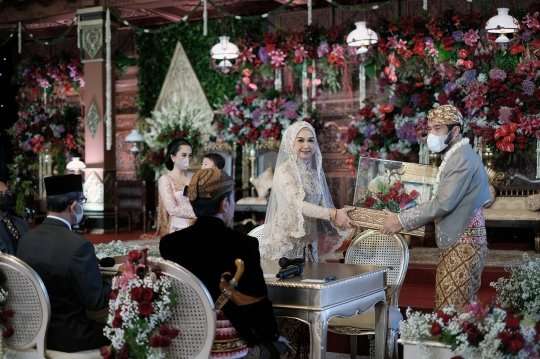 Idayati dan Anwar Usman