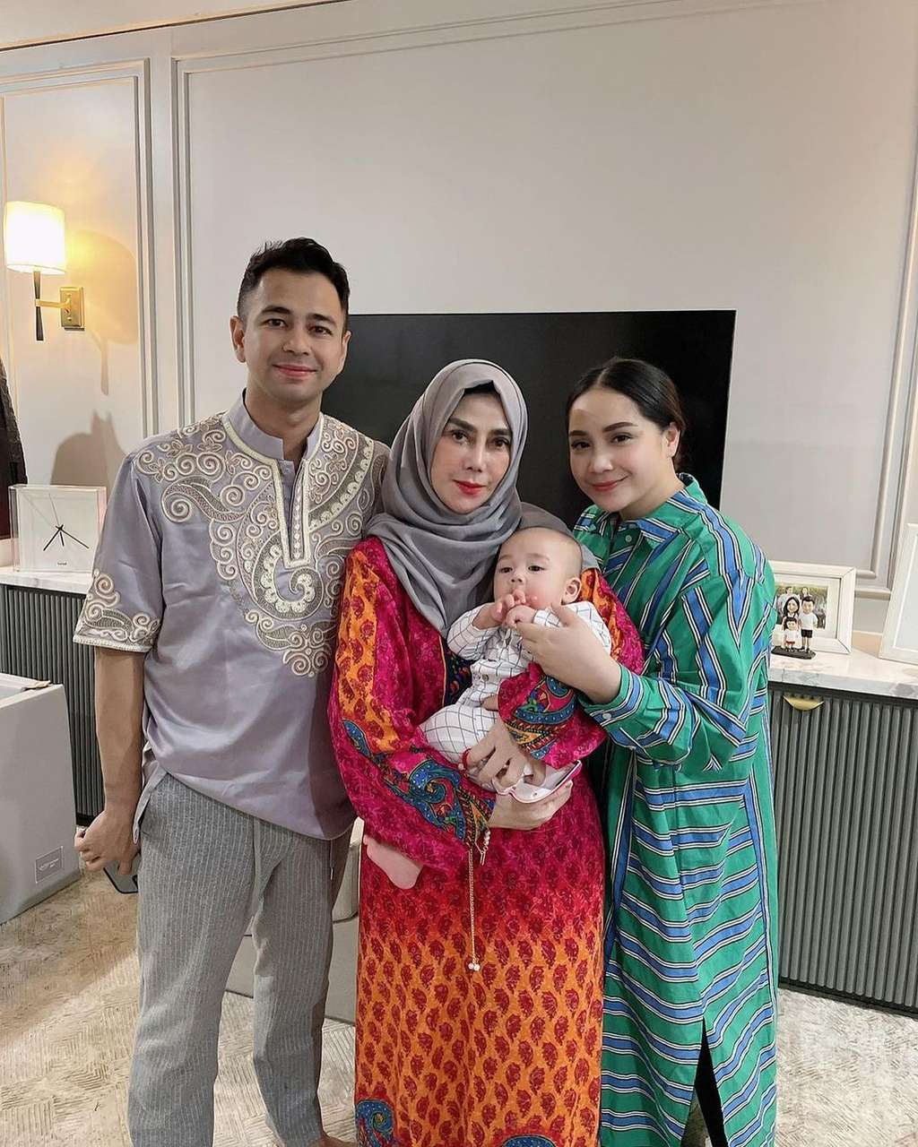 Amy Qanita bersama Raffi, Nagita dan Rayyanza Amy Qanita bersama Raffi, Nagita dan Rayyanza