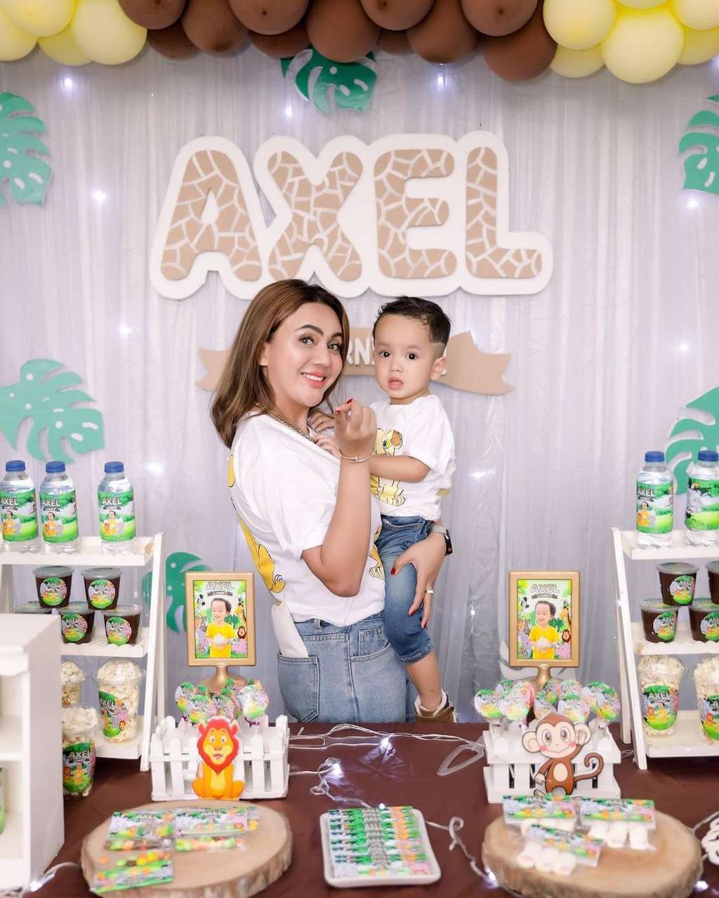 Anggita Sari dan Putranya Axel
