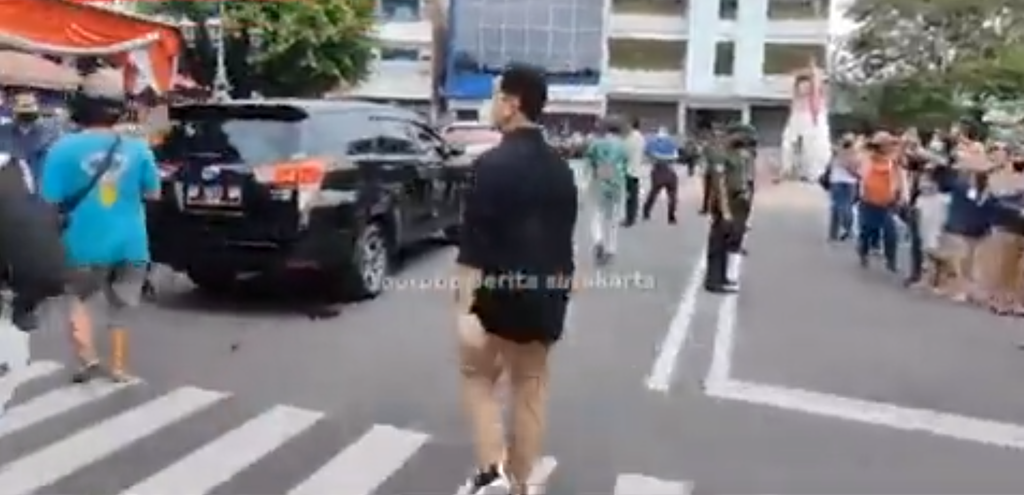 Gibran dicuekin Jokowi
