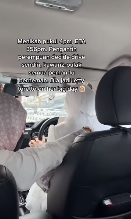 Pengantin wanita jadi sopir karena takut telat hadiri pernikahan Pengantin wanita jadi sopir karena takut telat hadiri pernikahan