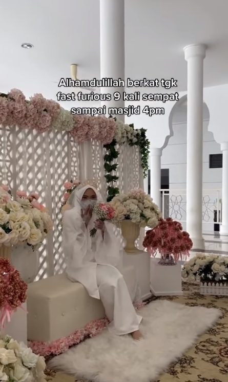 Pengantin wanita jadi sopir karena takut telat hadiri pernikahan Pengantin wanita jadi sopir karena takut telat hadiri pernikahan