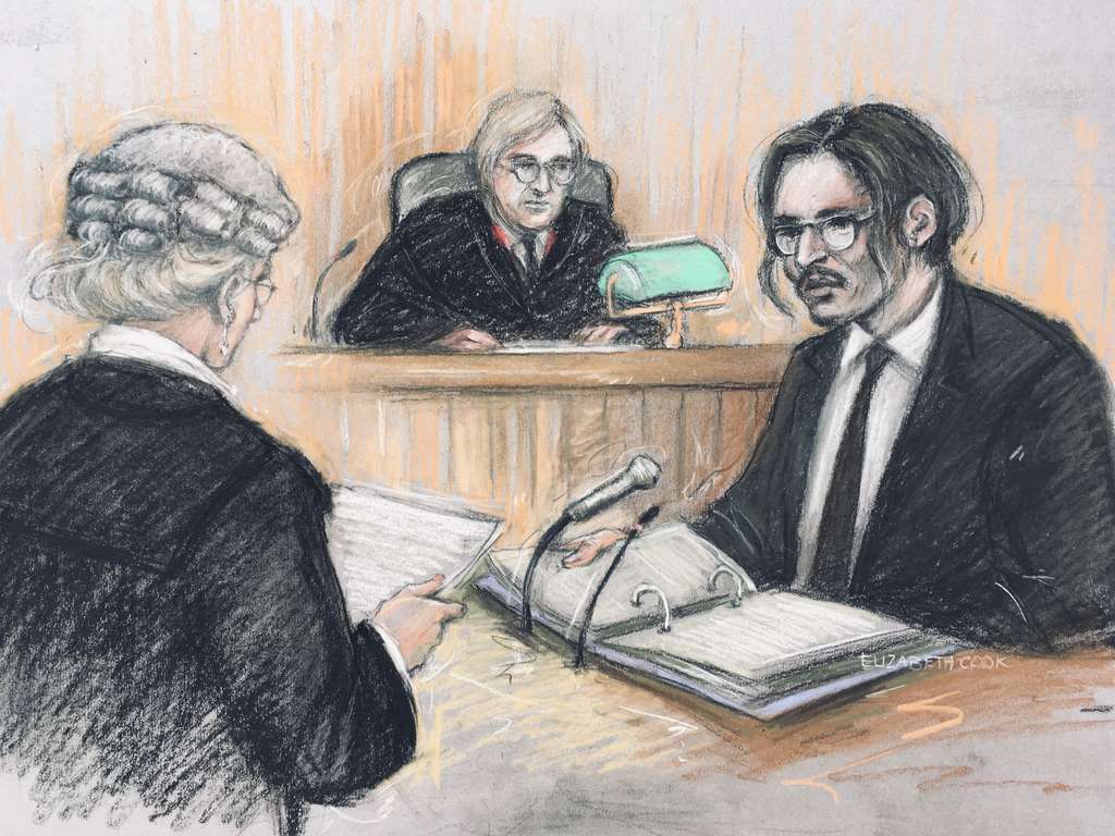 Depp saat bersaksi di pengadilan Inggris Depp saat bersaksi di pengadilan Inggris