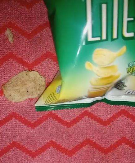 Beli keripik kentang isinya zonk.