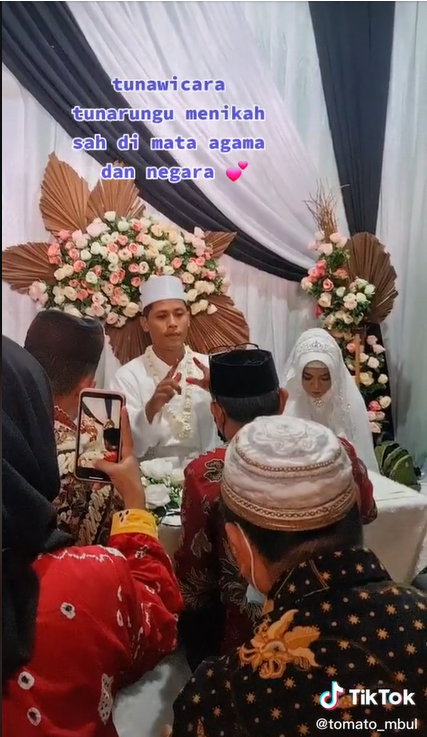 Pernikahan pasangan tunarungu dan tunawicara