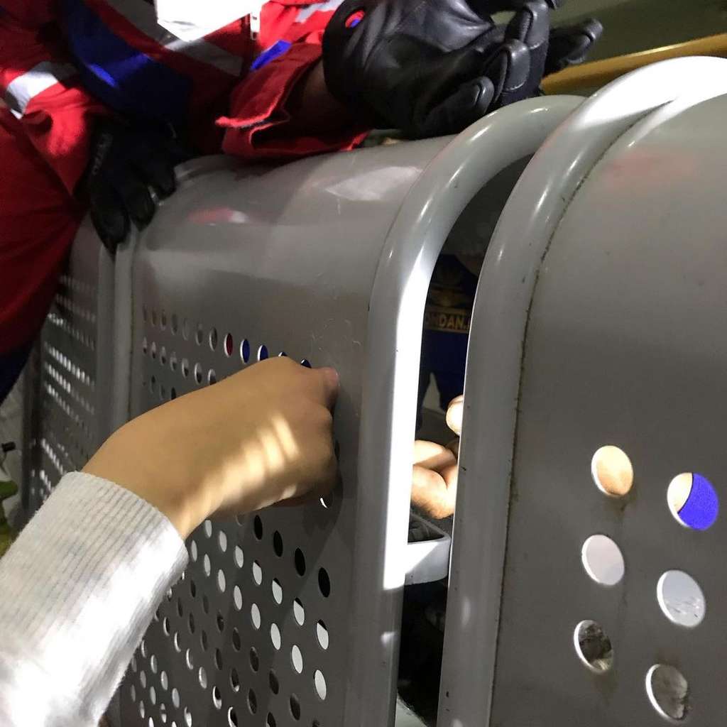 Jari mahasiswa terjepit di kursi kampus