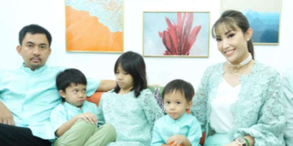 Ayu Dewi dan Regi Datau