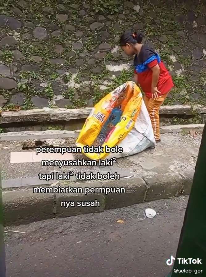 ibu hamil jadi pemulung