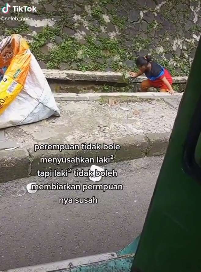 ibu hamil jadi pemulung