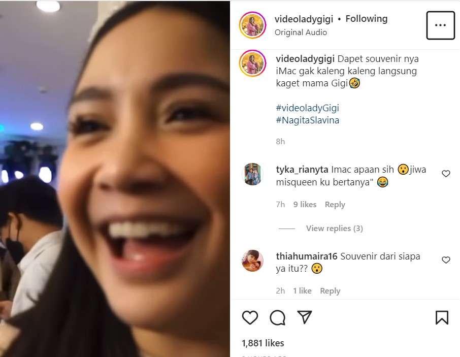 Reaksi Gigi dapat souvenir mewah
