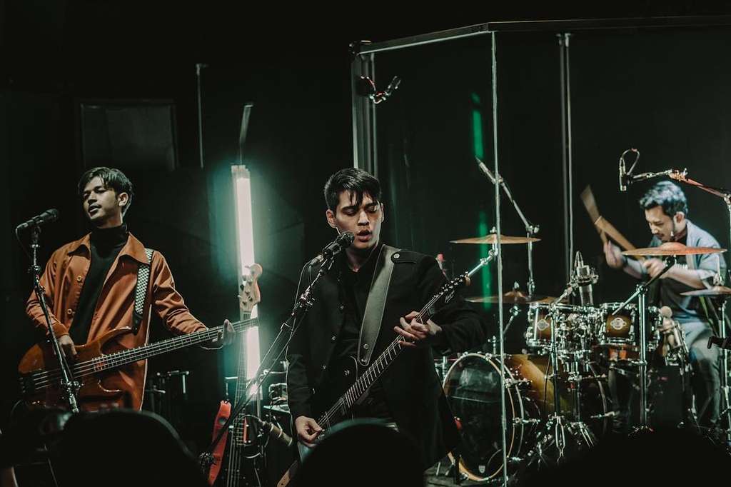 Debo Andryos dan Zeta band