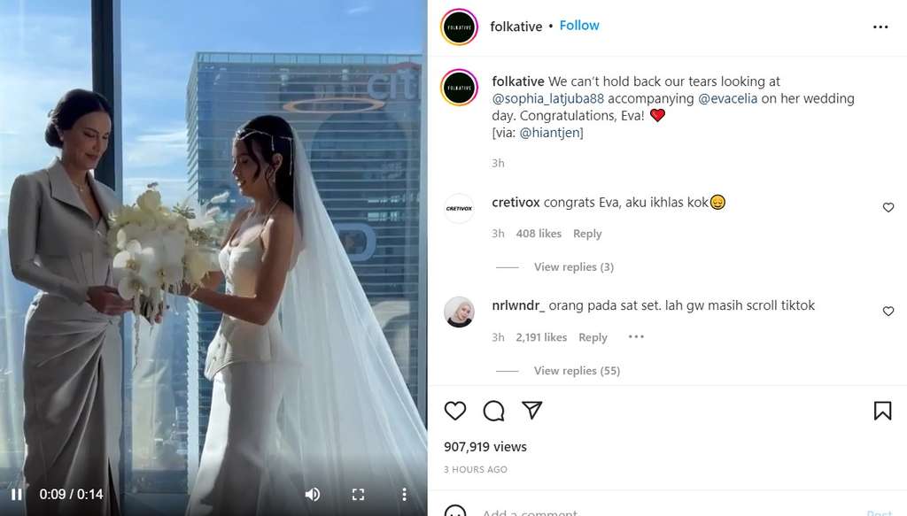 Penampilan Sophia Latjuba di pernikahan putrinya