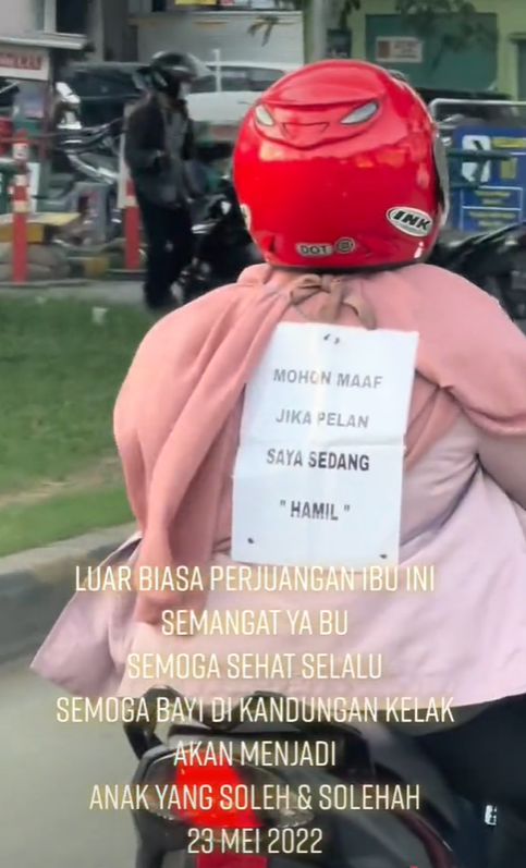 Naik Motor Sendirian, Ibu Hamil Ini Tulis Pesan Khusus untuk Pengendara Lain