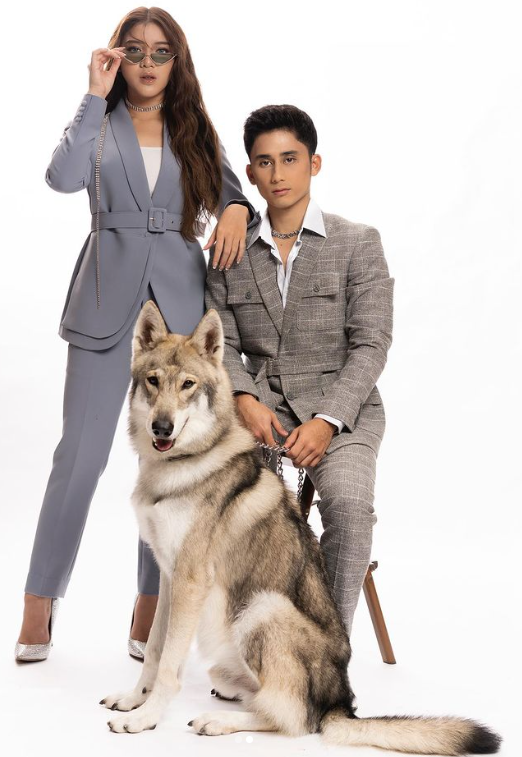 Tiara Andini dan Alshad Ahmad Berpose Bersama Serigala