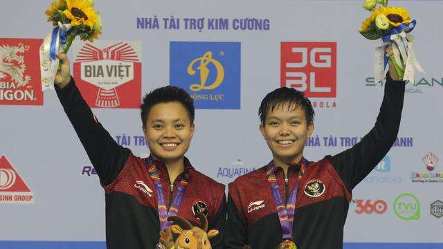 Apriyani Rahayu dan Siti Fadia saat meraih emas Sea Games 2002