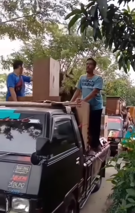 Mempelai Pria Antar Seserahan Nikah Mirip Pindahan Rumah