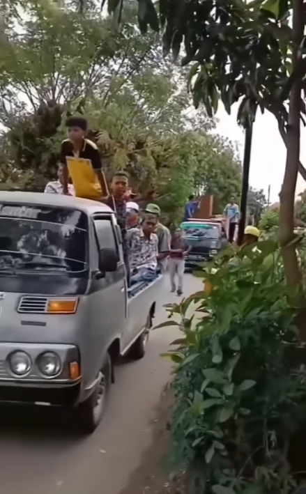 Mempelai Pria Antar Seserahan Nikah Mirip Pindahan Rumah