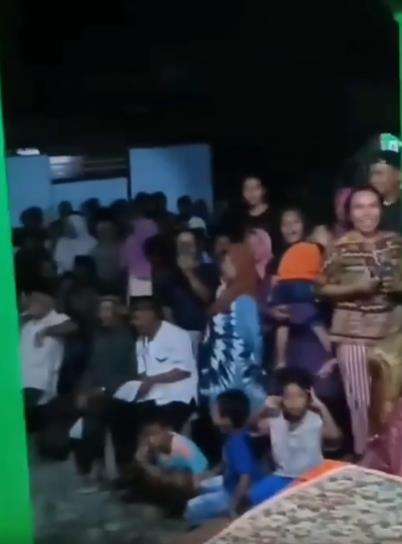 Viral kakek nikahi gadis muda belia di Banda Neira.