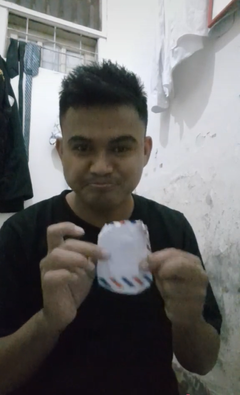 Pria temukan uang dalam karung beras Pria temukan uang dalam karung beras