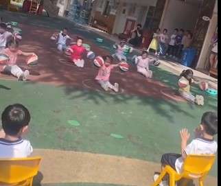 Anak main bola basket