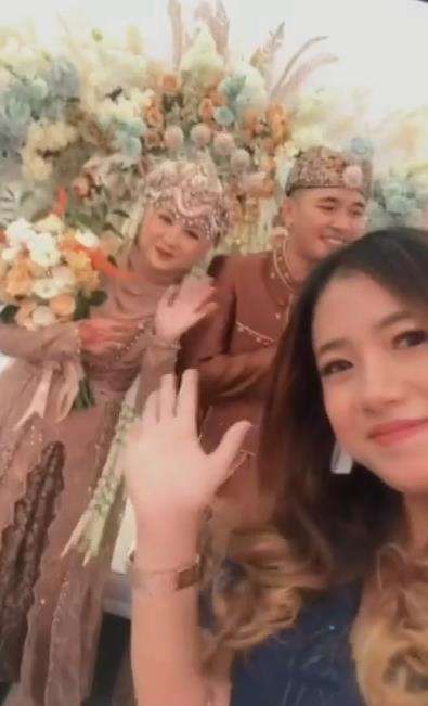 Wanita dapat jodoh usai didoakan cepat nyusul nikah.